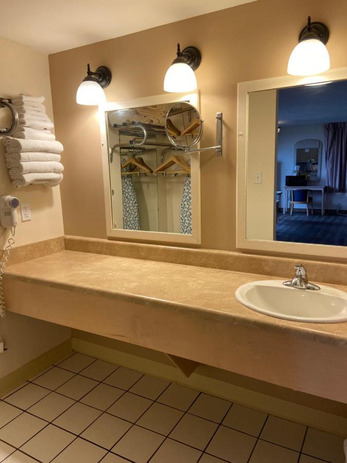 Buccaneer Inn St. George Island Buitenkant foto